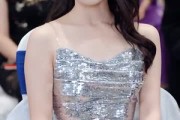 短剧《绑定花钱不还价系统校花女友惊呆了》102集短剧高清画质免费观看