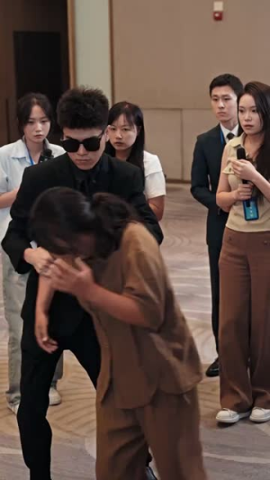 网恋翻车后我成了顶流（75集）热门短剧推广