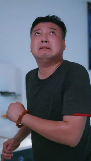 仙医手里有乾坤（81集）穿越短剧推荐