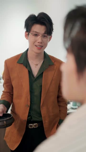 分手后我靠情报走向巅峰（82集）好看短剧推荐