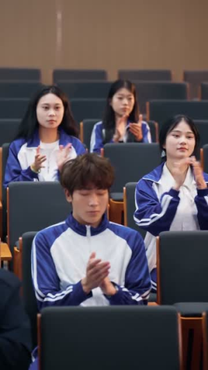 真少爷拒绝走剧情，一心搞科研（50集）热门了短剧