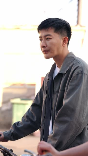 拒当接盘侠：重生鉴宝赚疯了（70集）女主角是谁